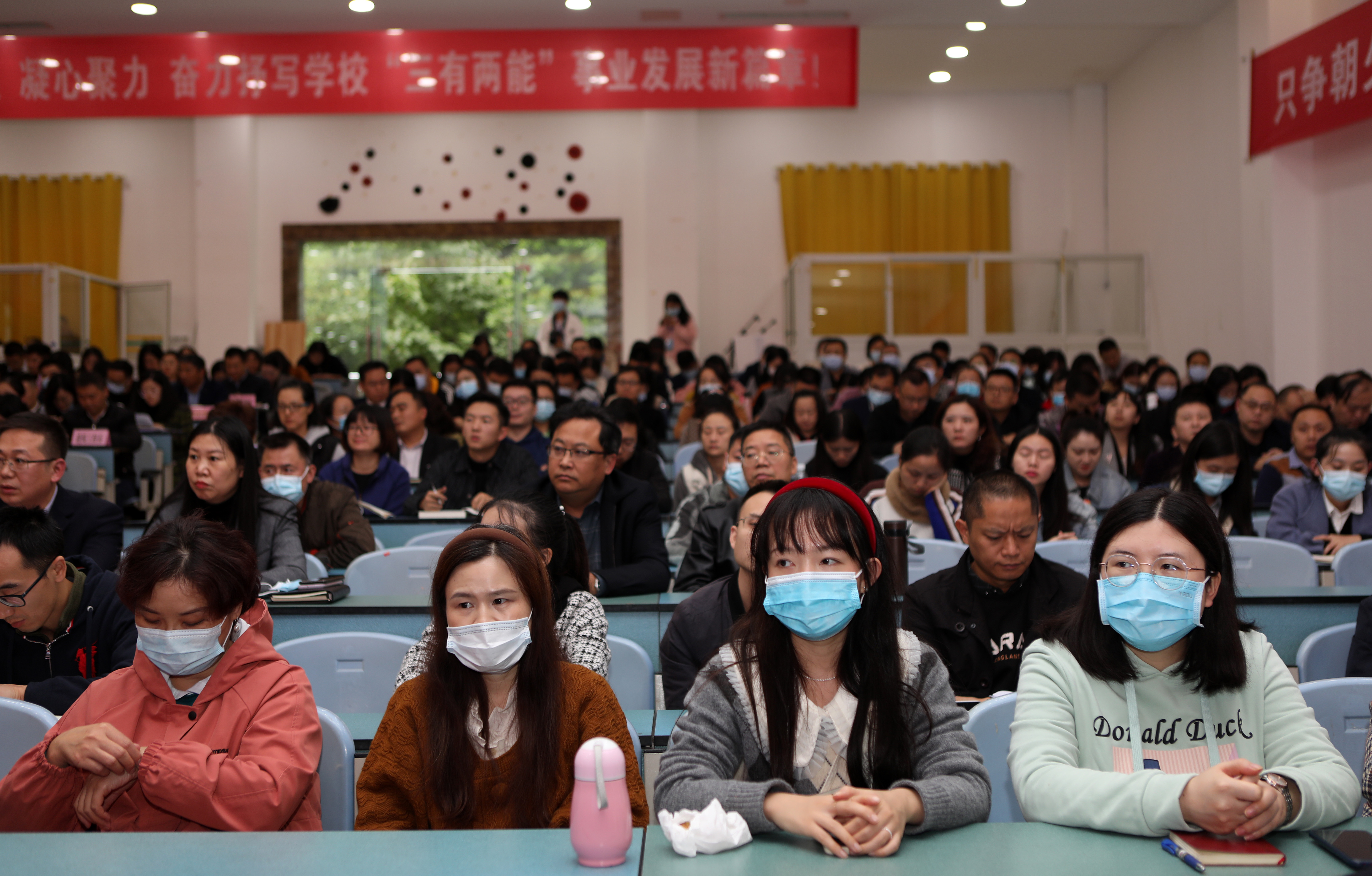 会议现场.jpg 会议现场.jpg